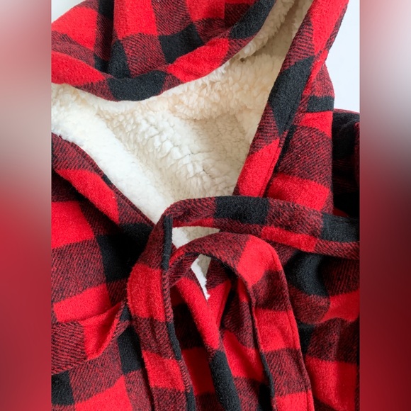 Indigo Baby 0-12 months red and black check robe - Picture 2 of 2